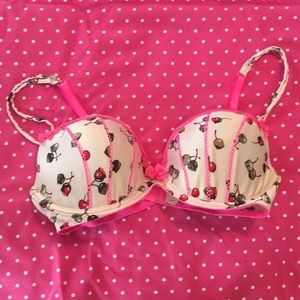 VS Sexy Little Things Push-Up!